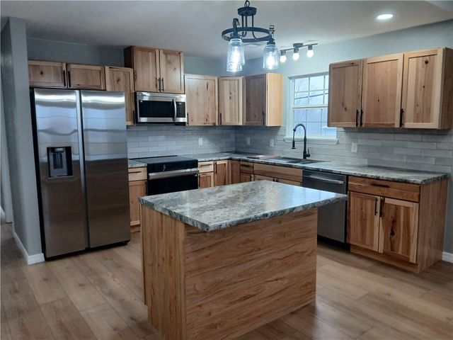 902 S Springfield Street, Green Forest, AR 72638