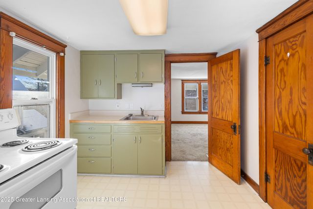 207 Allen Street, Lansing, MI 48912