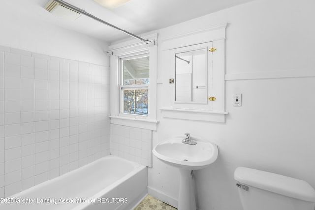 207 Allen Street, Lansing, MI 48912