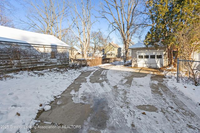 207 Allen Street, Lansing, MI 48912