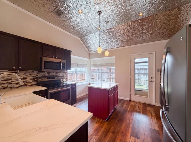 1688 Yellowstone Avenue, Lewisville, TX 75077