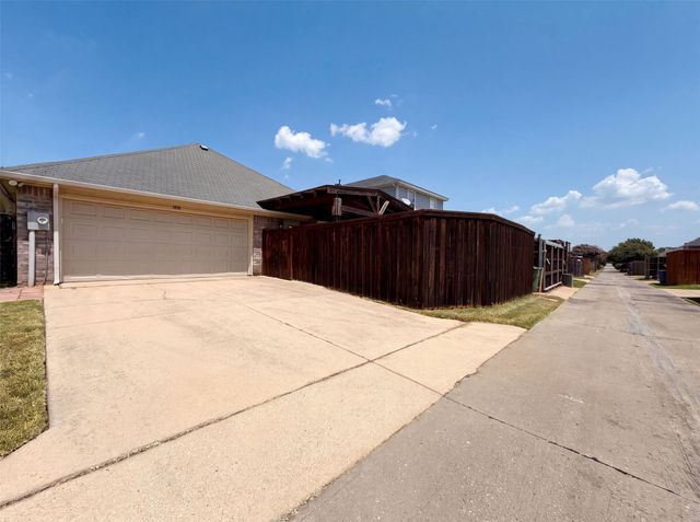 1688 Yellowstone Avenue, Lewisville, TX 75077