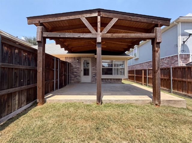 1688 Yellowstone Avenue, Lewisville, TX 75077