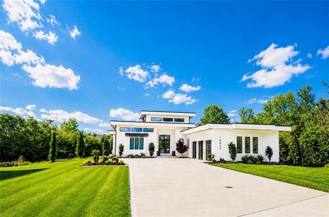 16052 Stearns Street, Overland Park, KS 66221