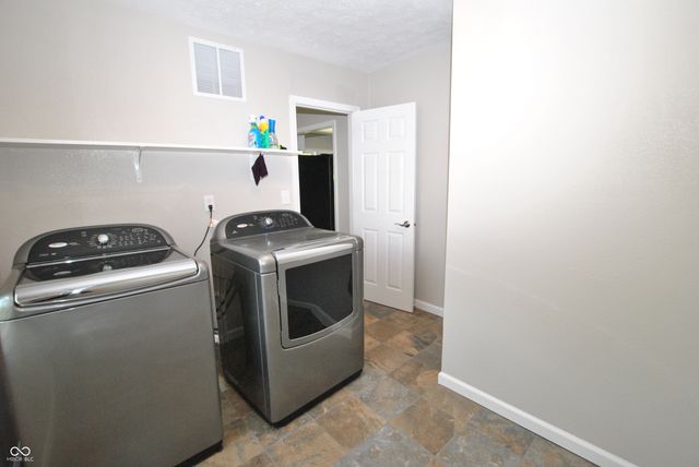 506 N Main Street, Mooresville, IN 46158