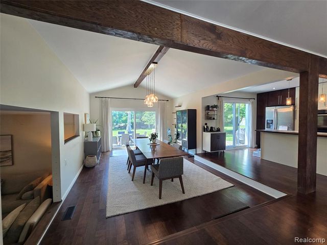 24697 S Cromwell Drive, Franklin, MI 48025