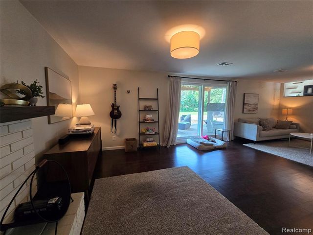 24697 S Cromwell Drive, Franklin, MI 48025