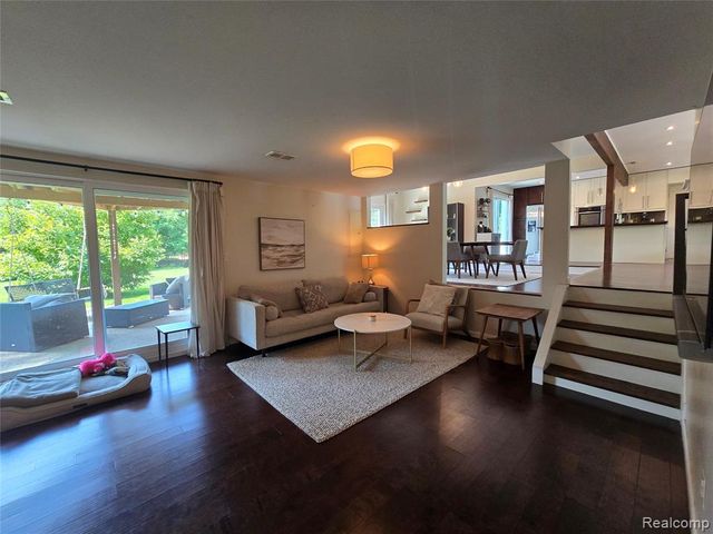 24697 S Cromwell Drive, Franklin, MI 48025