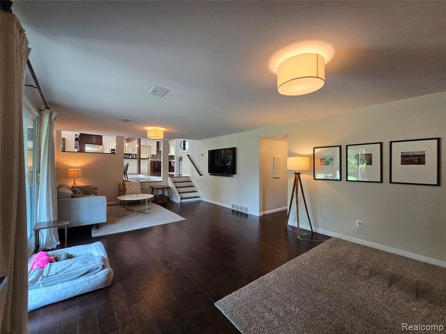 24697 S Cromwell Drive, Franklin, MI 48025
