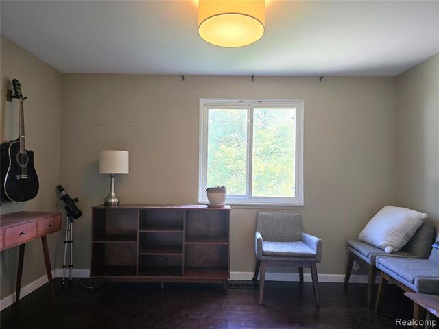 24697 S Cromwell Drive, Franklin, MI 48025