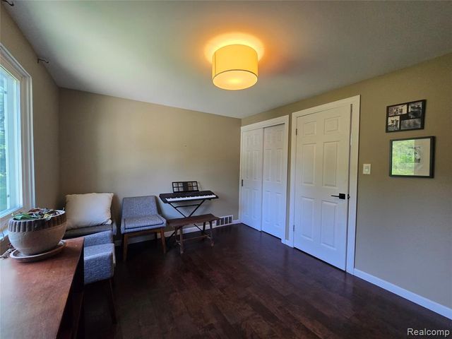 24697 S Cromwell Drive, Franklin, MI 48025