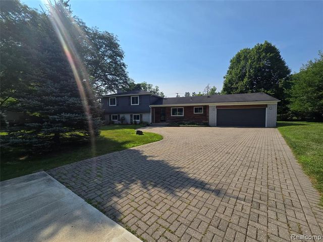 24697 S Cromwell Drive, Franklin, MI 48025