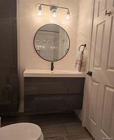 24697 S Cromwell Drive, Franklin, MI 48025