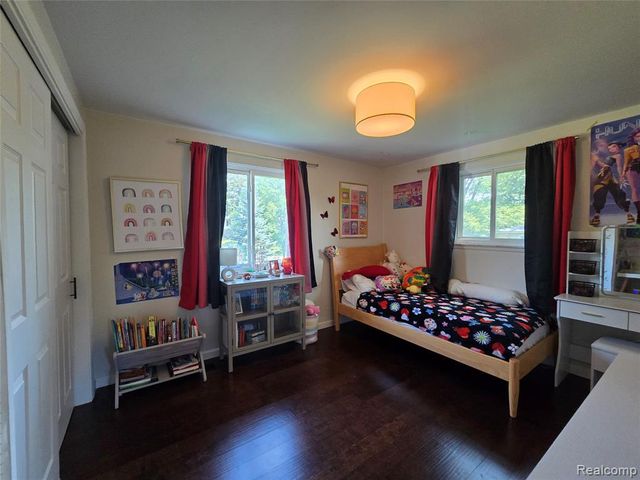 24697 S Cromwell Drive, Franklin, MI 48025