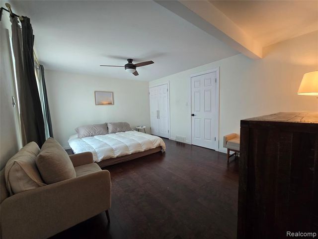 24697 S Cromwell Drive, Franklin, MI 48025