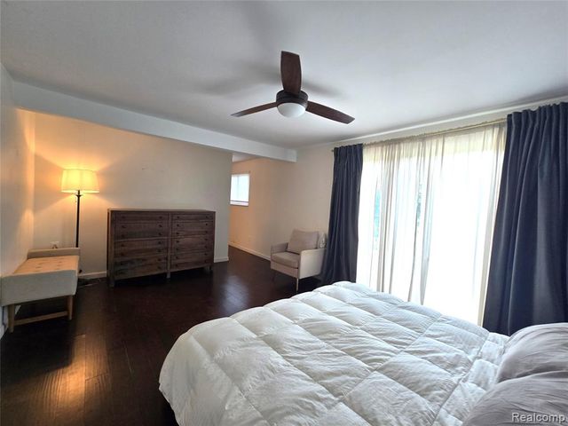 24697 S Cromwell Drive, Franklin, MI 48025