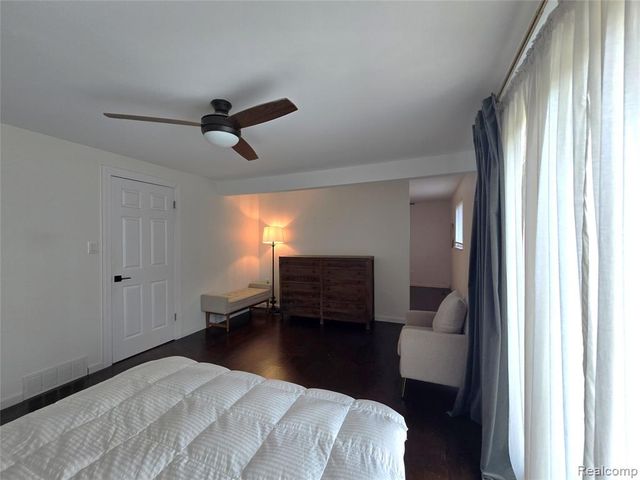 24697 S Cromwell Drive, Franklin, MI 48025