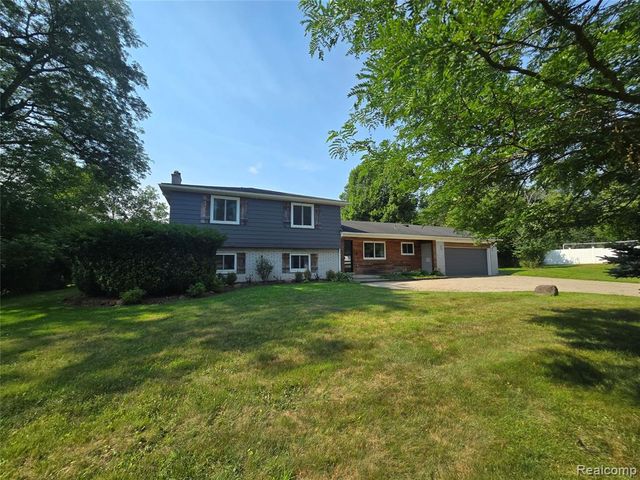 24697 S Cromwell Drive, Franklin, MI 48025