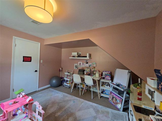 24697 S Cromwell Drive, Franklin, MI 48025