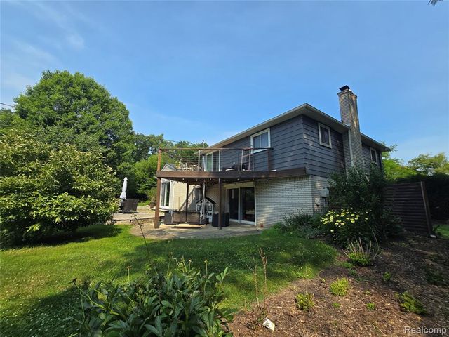 24697 S Cromwell Drive, Franklin, MI 48025