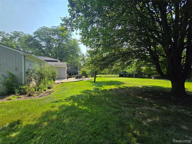 24697 S Cromwell Drive, Franklin, MI 48025