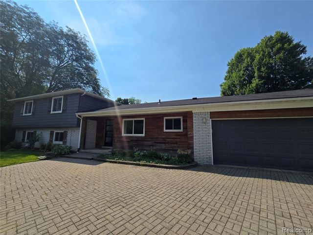 24697 S Cromwell Drive, Franklin, MI 48025
