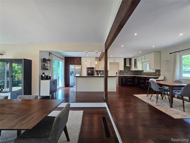24697 S Cromwell Drive, Franklin, MI 48025