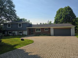 24697 S Cromwell Drive, Franklin, MI 48025