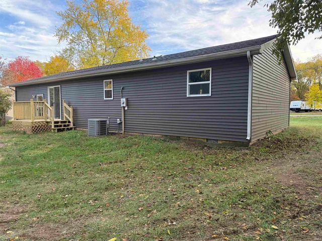 1103 E Lake Street Road, Knox, IN 46534