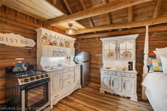 7123 Old 88 Road, Rudy, AR 72952