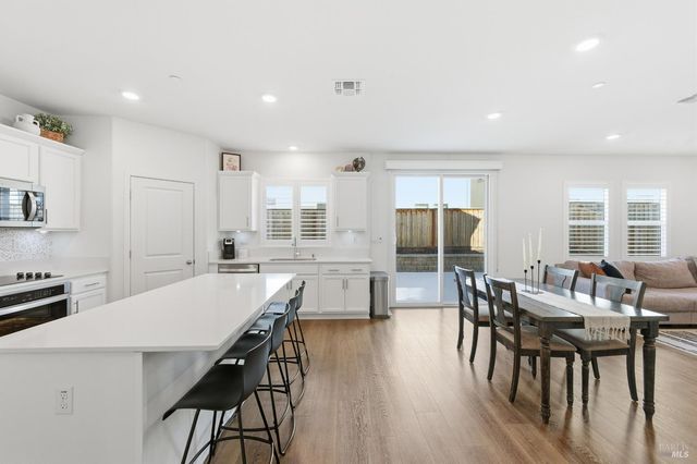 208 Frontier St, American Canyon, CA 94503