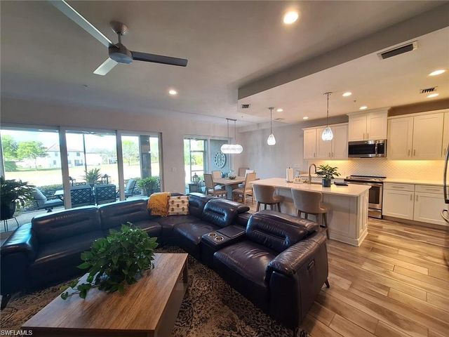 2335 Sawyers Hill RD 503, Naples, FL 34120