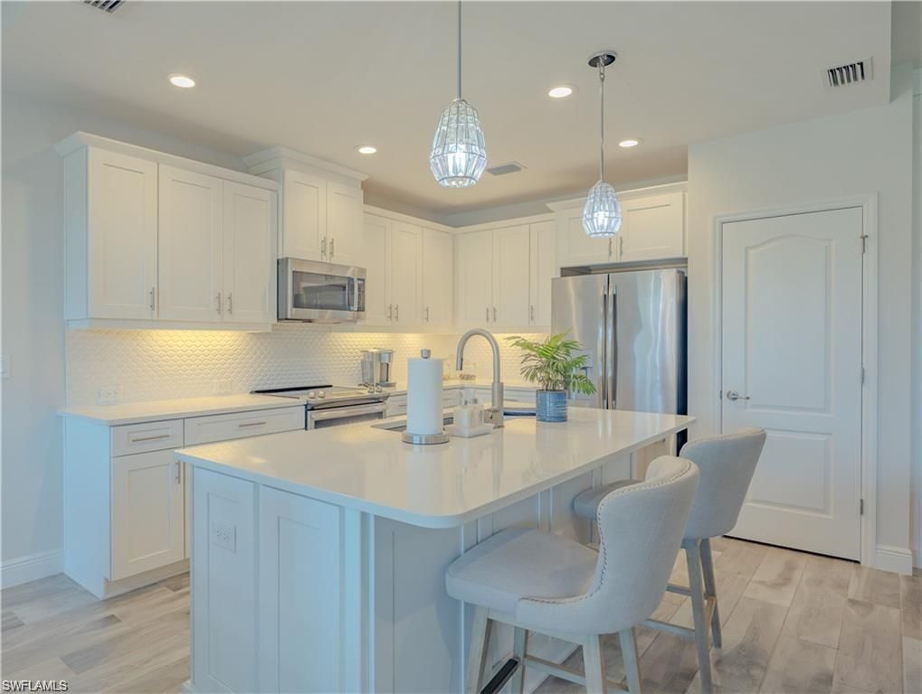 2335 Sawyers Hill RD 503, Naples, FL 34120