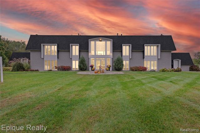 83 Elm Avenue, Highland, MI 48357