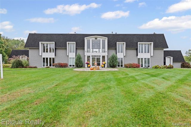 83 Elm Avenue, Highland, MI 48357