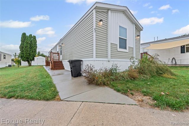 83 Elm Avenue, Highland, MI 48357