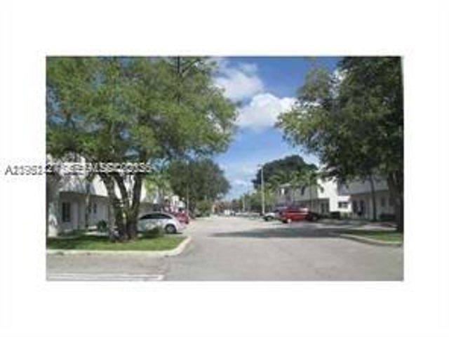 3926 SW 52nd Ave E5, Pembroke Park, FL 33023