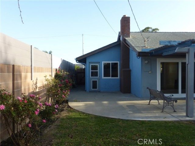 8881 Albatross Dr, Huntington Beach, CA 92646