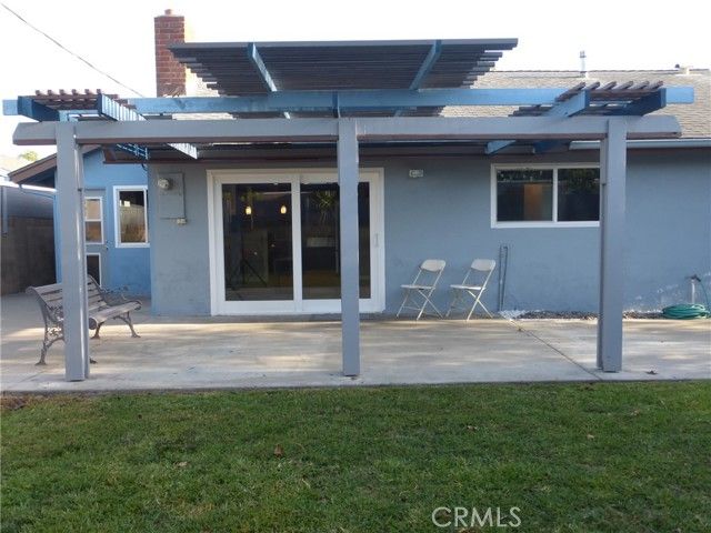 8881 Albatross Dr, Huntington Beach, CA 92646