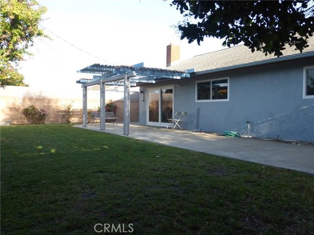 8881 Albatross Dr, Huntington Beach, CA 92646