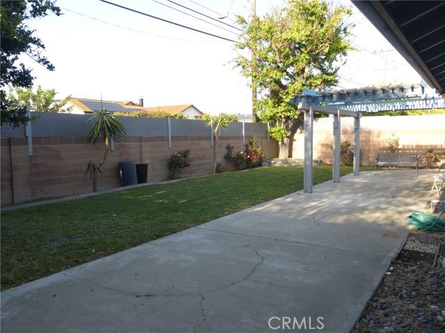 8881 Albatross Dr, Huntington Beach, CA 92646