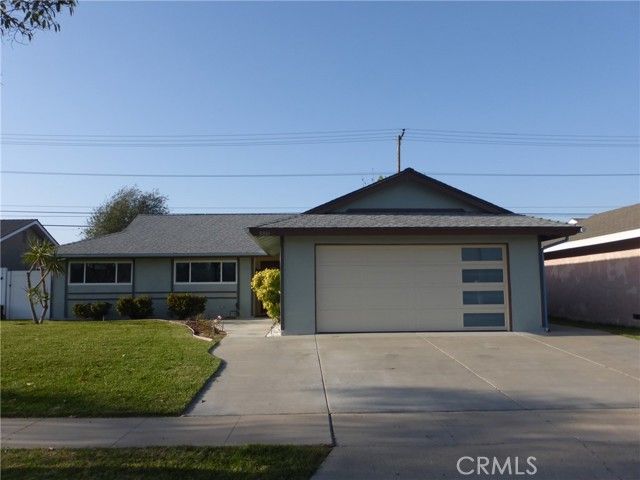 8881 Albatross Dr, Huntington Beach, CA 92646