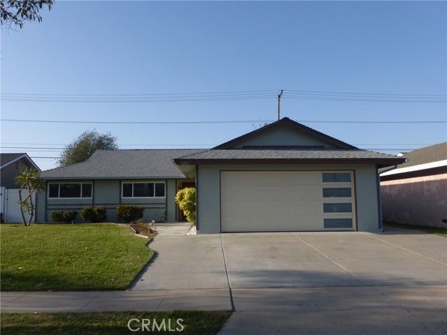 8881 Albatross Dr, Huntington Beach, CA 92646