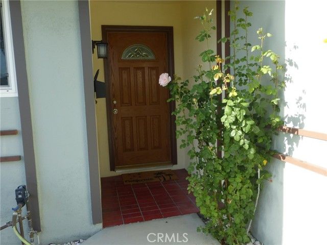 8881 Albatross Dr, Huntington Beach, CA 92646