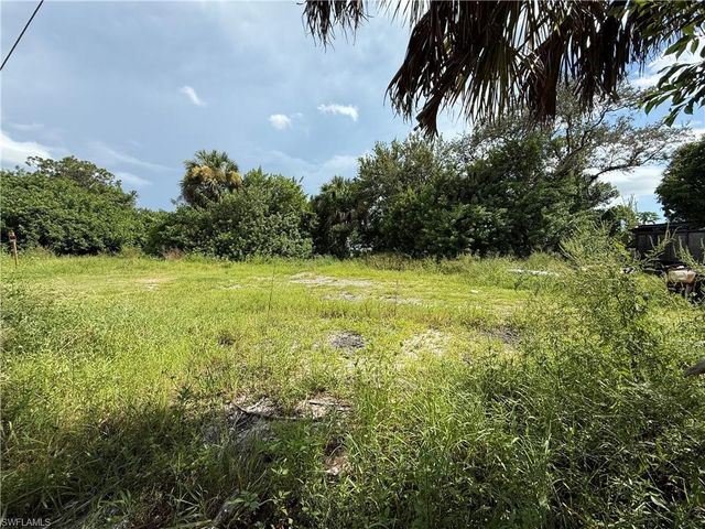 12096 Carpenter LN, Bonita Springs, FL 34135