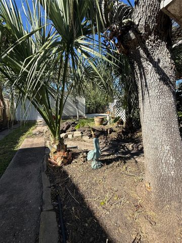 4416 Avenue R, Galveston, TX 77550