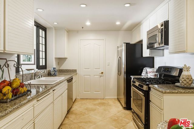 930 N Doheny Drive 308, West Hollywood, CA 90069