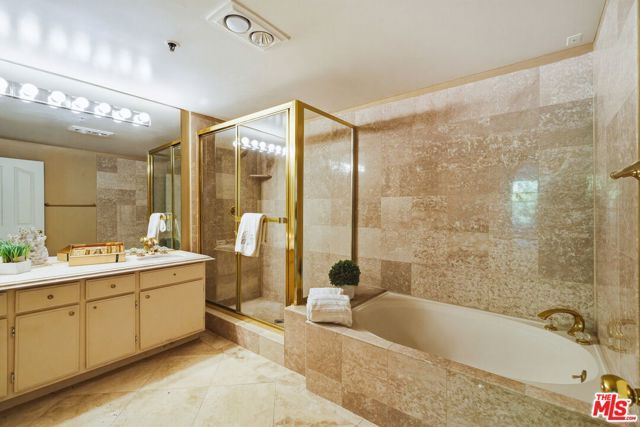 930 N Doheny Drive 308, West Hollywood, CA 90069