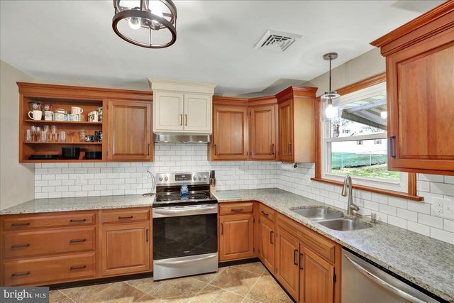 385 VALLEY VIEW DR, New Holland, PA 17557