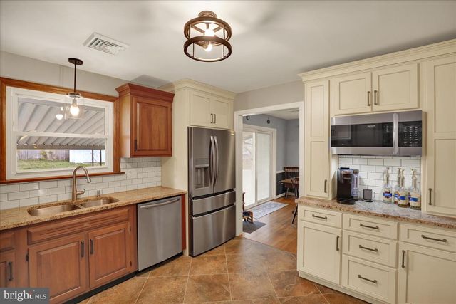 385 VALLEY VIEW DR, New Holland, PA 17557